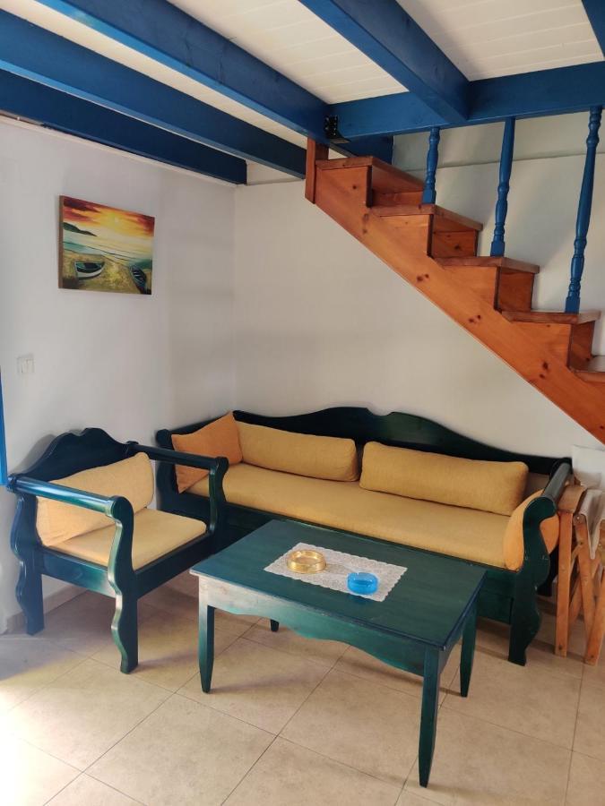 Blue Sky Aparts Livadia  Ngoại thất bức ảnh